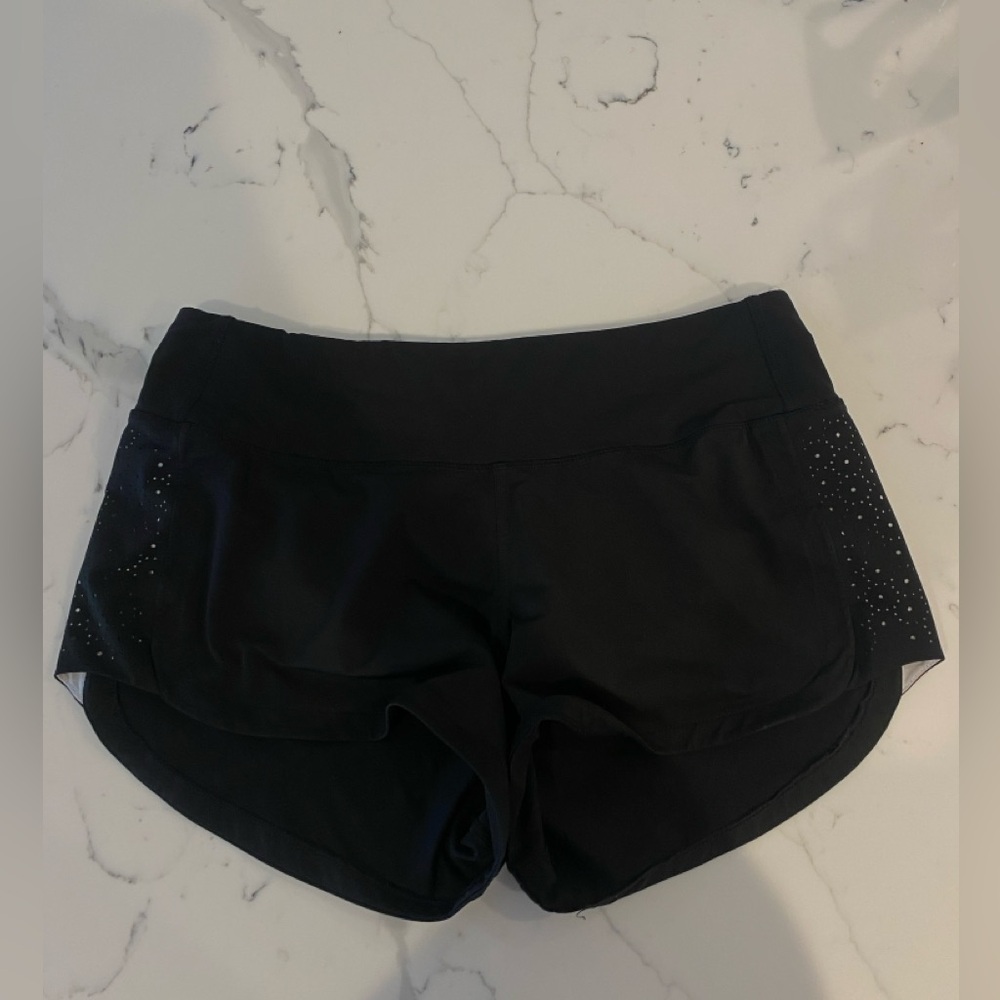 Lululemon Speed Up Short 2.5" Size 6